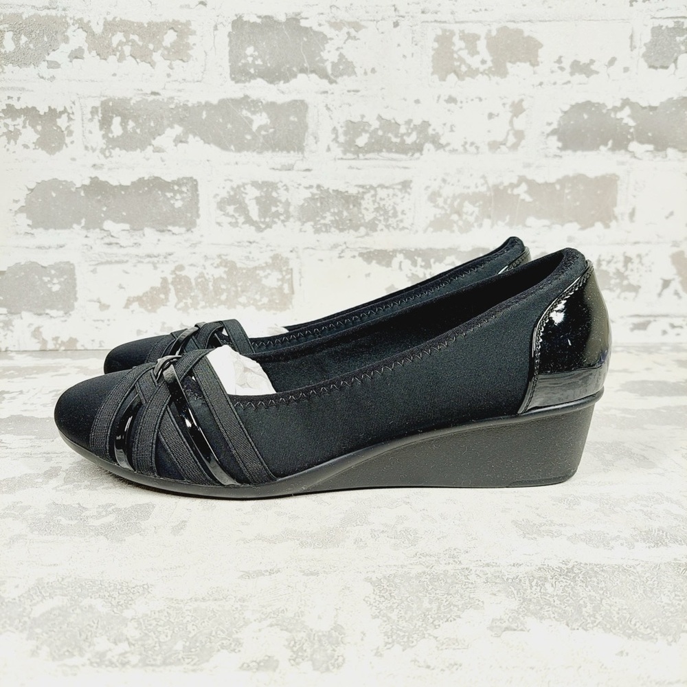 NWT Cliffs by White Mountain Wedge Pumps Women 9.5 Black Textile Patent i933